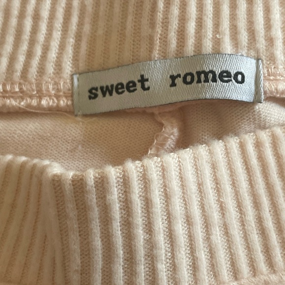 Sweet Romeo Cream Ribbed Knit - Picture 4 of 5